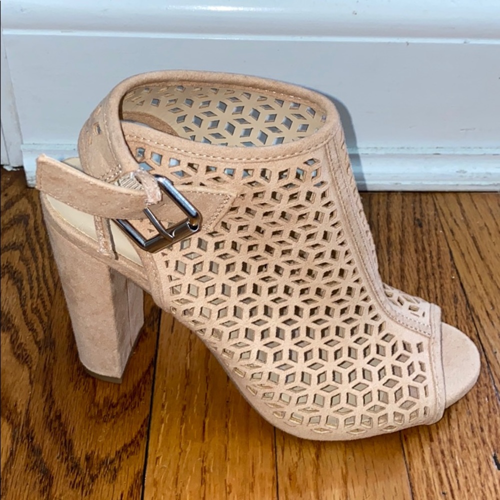 Heels - Picture 3 of 4